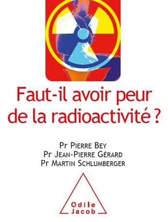 Faut-il avoir peur de la radioactivité ? by Pierre Bey